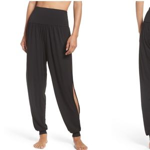 alo yoga intention pant